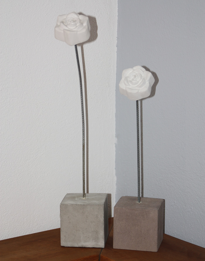 Rose aus Beton in großer und kleiner Ausführung